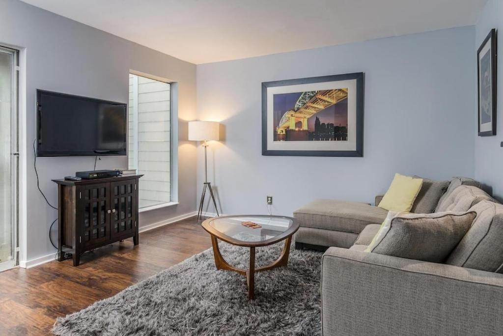 Captain's Quarters Riverfront #3 Apartment Nashville